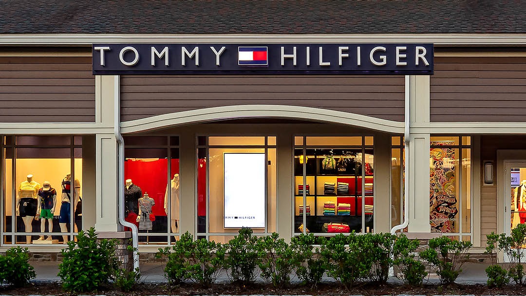 Intermedio Becks entusiasmo Tommy Hilfiger - Clothing Store in Secaucus, New Jersey | 17